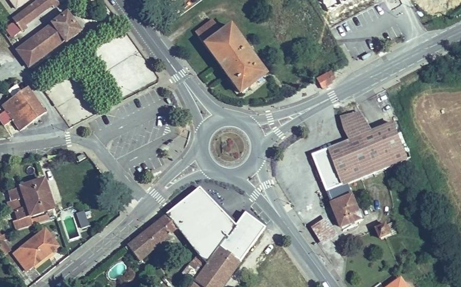 Vue aérienne du Rond-point anonyme n°1247655215