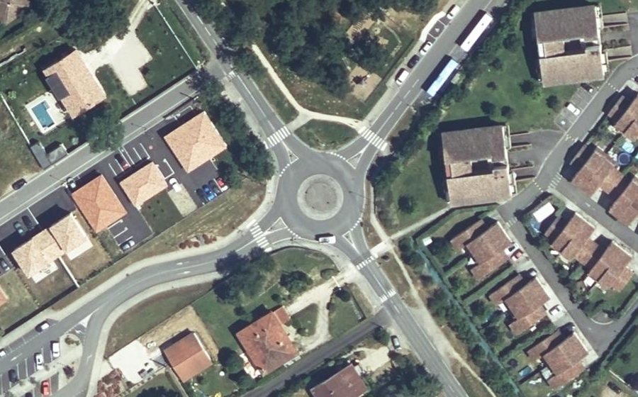 Vue aérienne du Rond-point anonyme n°1247655228