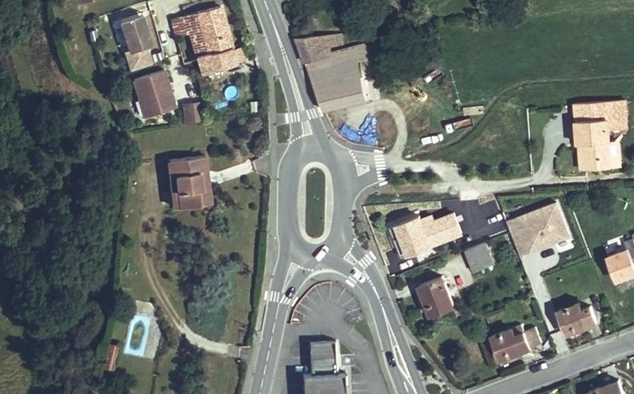 Vue aérienne du Rond-point anonyme n°1247655242