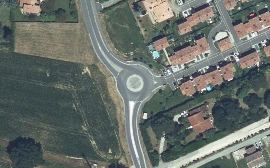 Vue aérienne du Rond-point anonyme n°1247660746