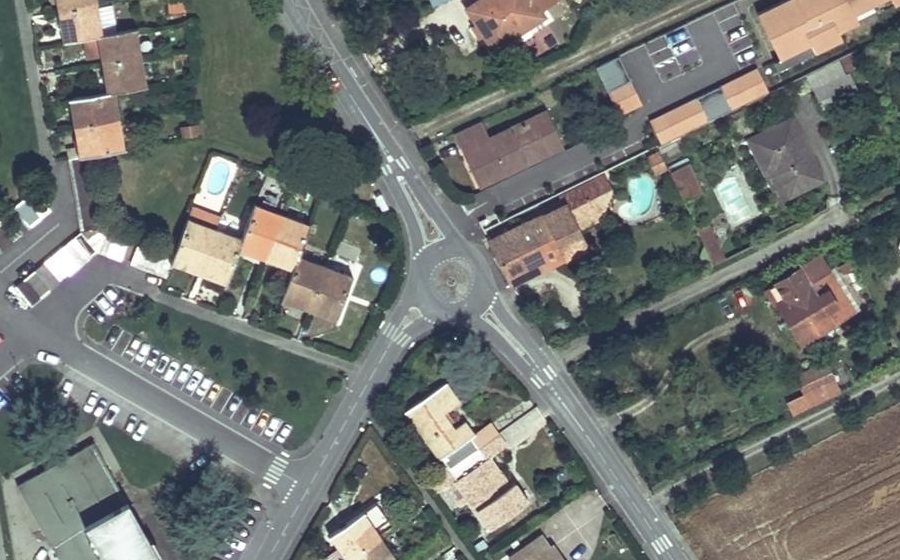 Vue aérienne du Rond-point anonyme n°1247663782