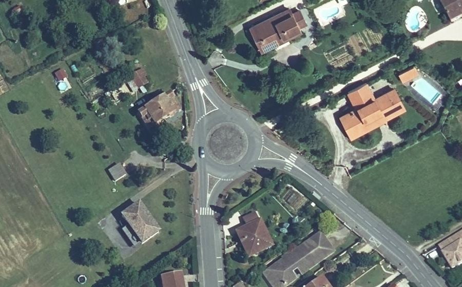 Vue aérienne du Rond-point anonyme n°1247671681