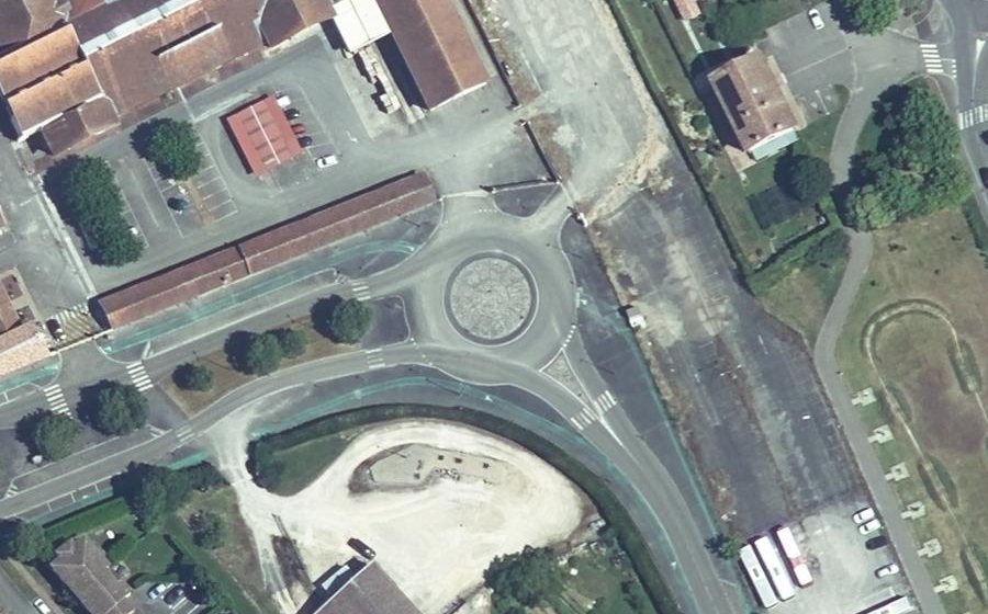 Vue aérienne du Rond-point anonyme n°1247671685