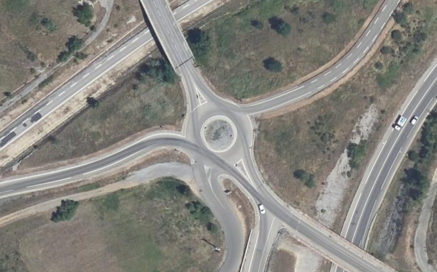 Vue aérienne du Rond-point anonyme n°124767200