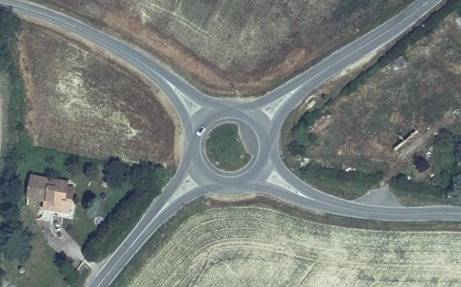 Vue aérienne du Rond-point anonyme n°1247680874