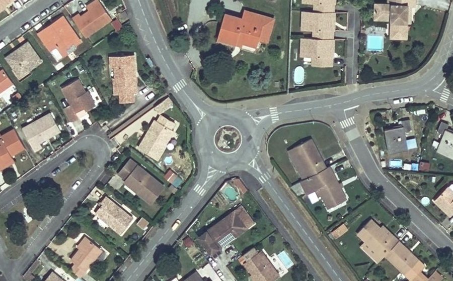 Vue aérienne du Rond-point anonyme n°1247681337