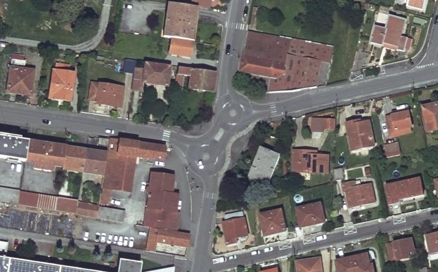 Vue aérienne du Rond-point anonyme n°1247681775
