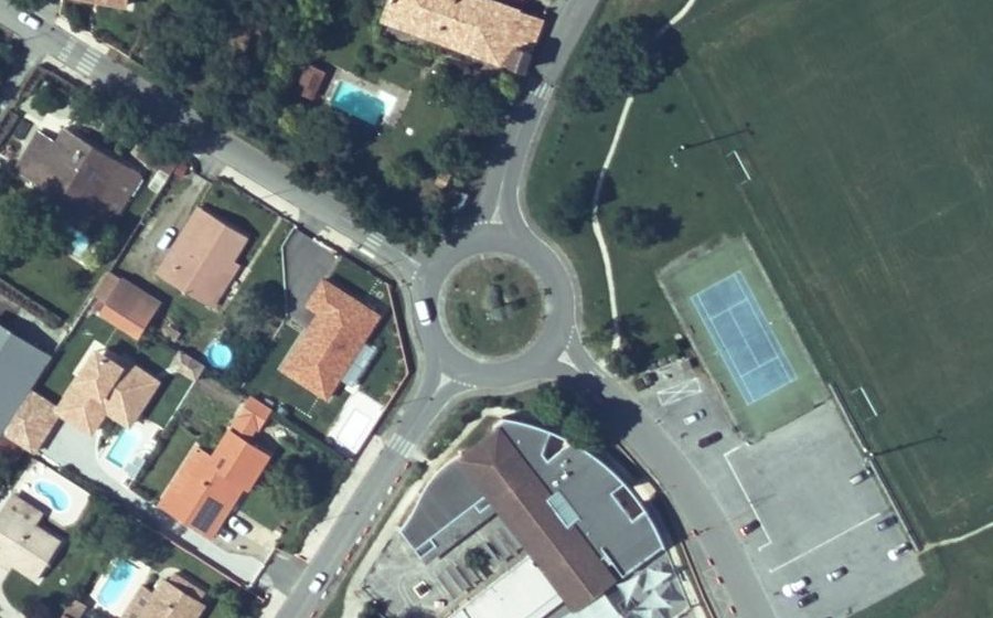 Vue aérienne du Rond-point anonyme n°1247700640
