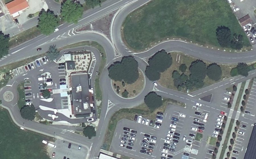 Vue aérienne du Rond-point anonyme n°1247701677