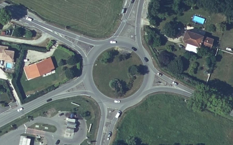 Vue aérienne du Rond-point anonyme n°1247706286