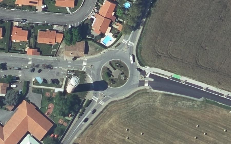 Vue aérienne du Rond-point anonyme n°1247721792