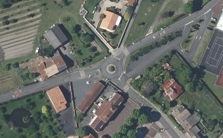 Vue aérienne du Rond-point anonyme n°1247998845