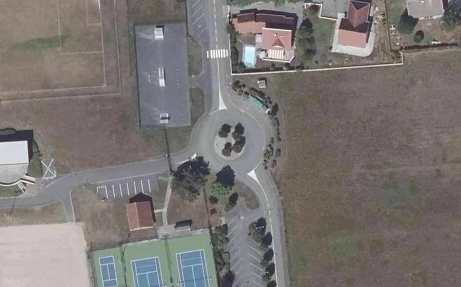 Vue aérienne du Rond-point anonyme n°1248150243