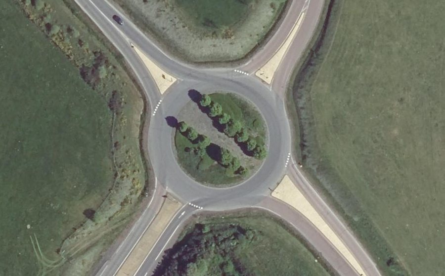 Vue aérienne du Rond-point anonyme n°124844231