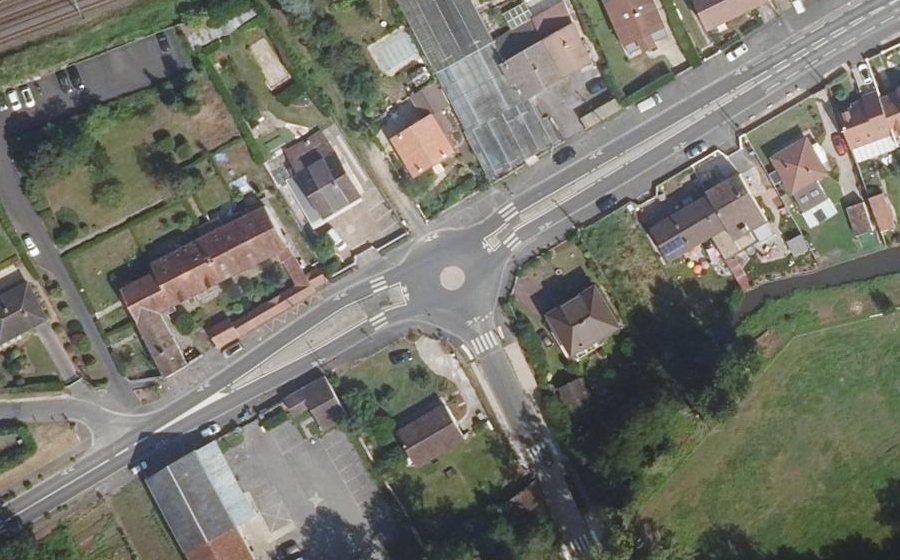 Vue aérienne du Rond-point anonyme n°124873779