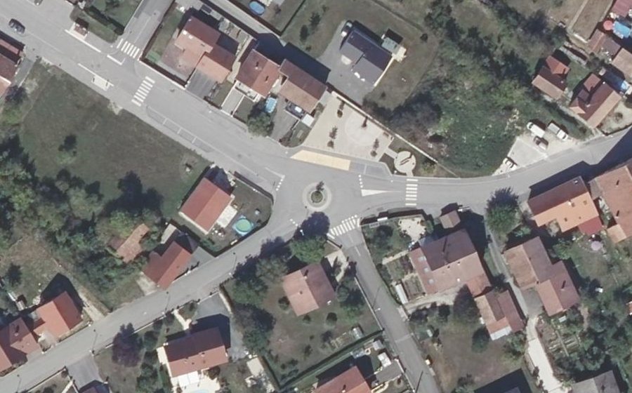 Vue aérienne du Rond-point anonyme n°1248832955
