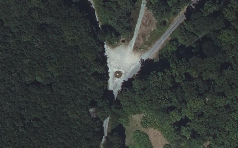 Vue aérienne du Rond-point anonyme n°1248872140