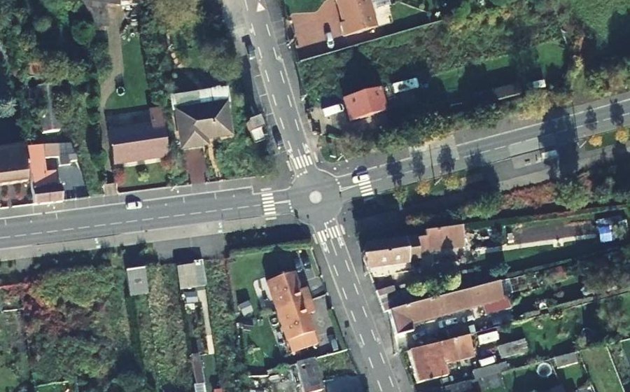 Vue aérienne du Rond-point anonyme n°1249051901