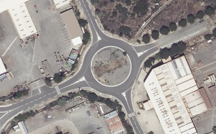 Vue aérienne du Rond-point anonyme n°1249350608