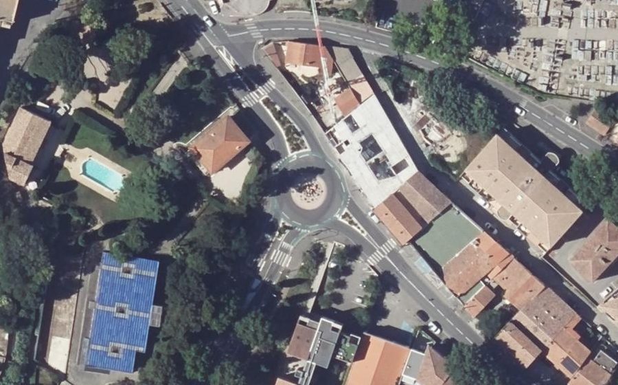 Vue aérienne du Rond-point anonyme n°1249415389