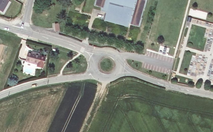 Vue aérienne du Rond-point anonyme n°1249583889