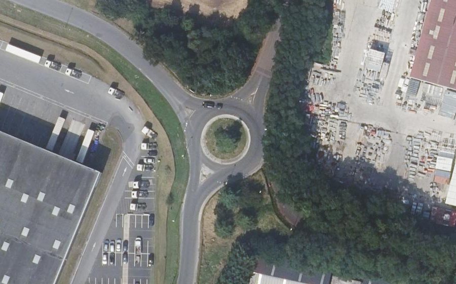 Vue aérienne du Rond-point anonyme n°124975999