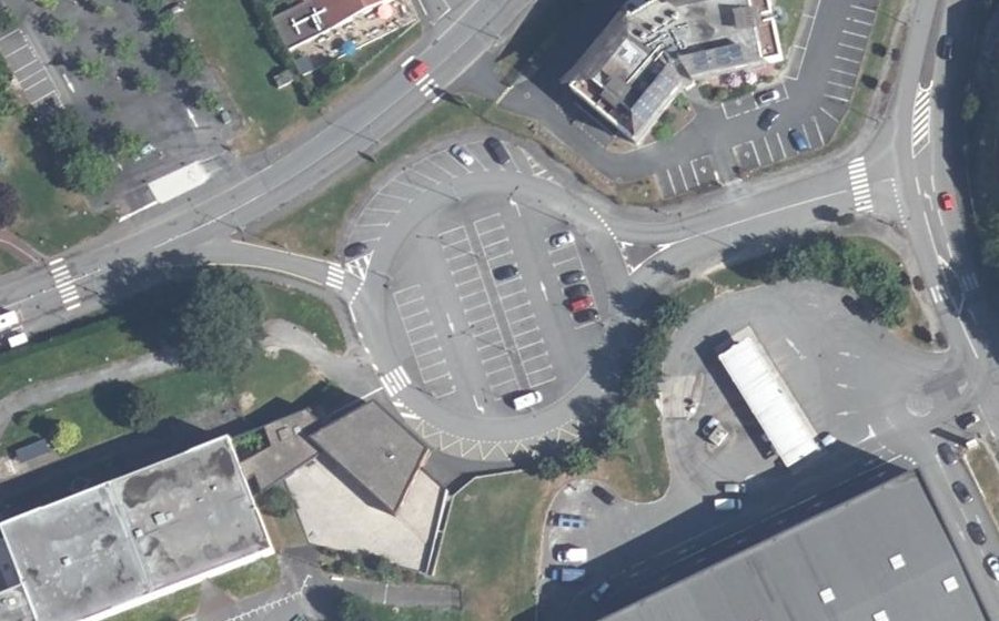 Vue aérienne du Rond-point anonyme n°124985614