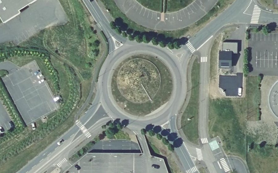 Vue aérienne du Rond-point anonyme n°125003939