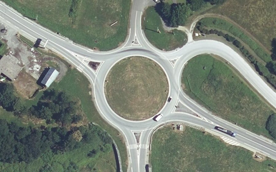 Vue aérienne du Rond-point anonyme n°125017355