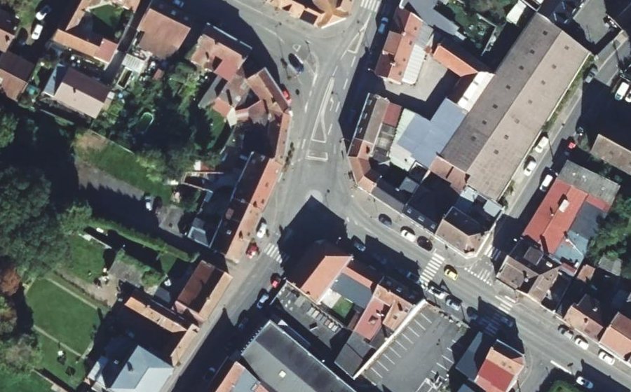 Vue aérienne du Rond-point anonyme n°125068325