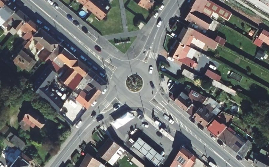 Vue aérienne du Rond-point anonyme n°125068357