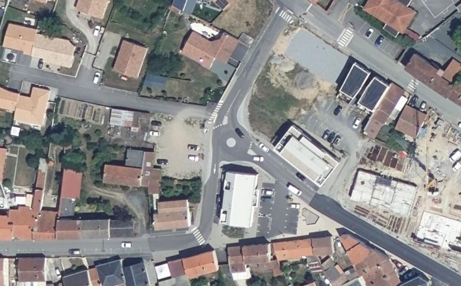 Vue aérienne du Rond-point anonyme n°1250929453