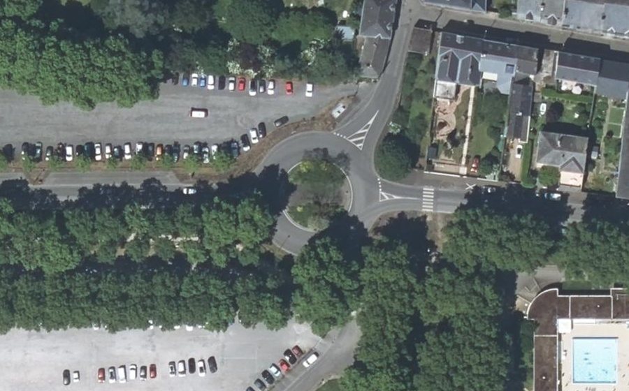 Vue aérienne du Rond-point anonyme n°125105314