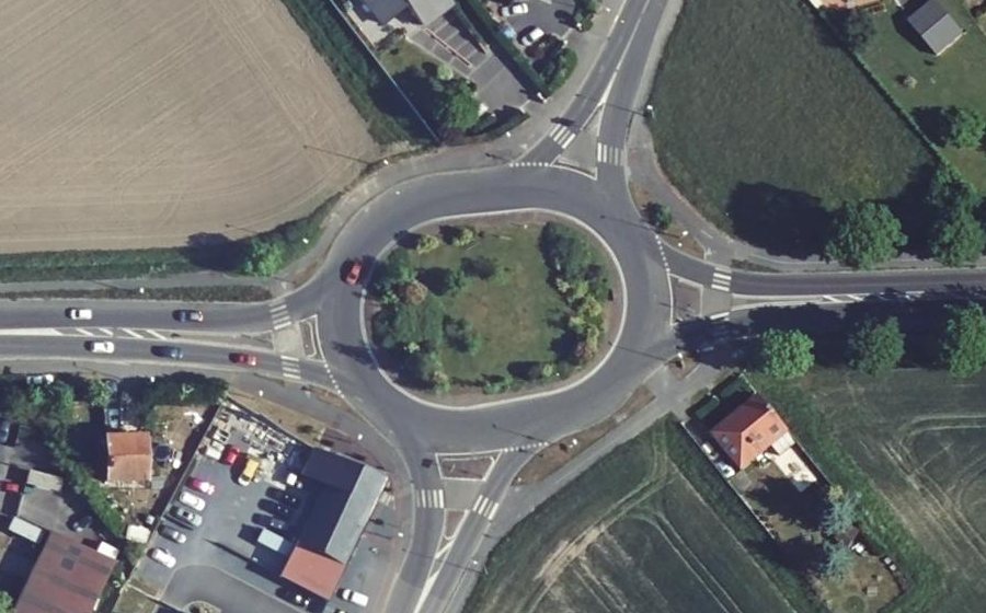 Vue aérienne du Rond-point anonyme n°1251849773