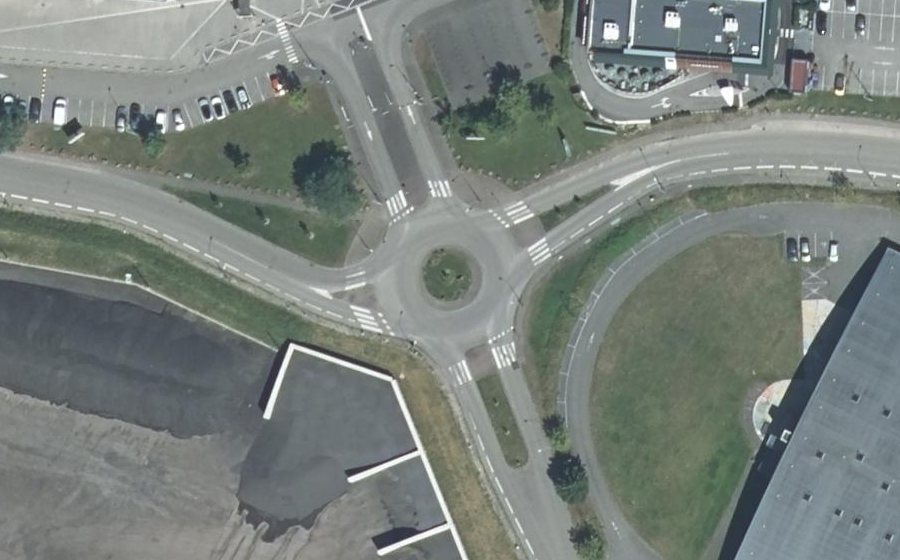 Vue aérienne du Rond-point anonyme n°125241834
