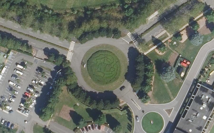 Vue aérienne du Rond-point anonyme n°1252885057