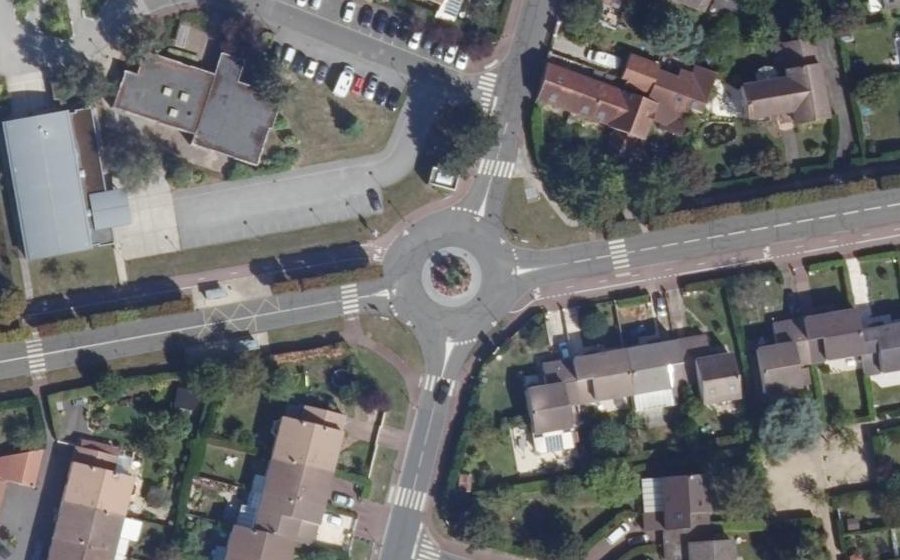 Vue aérienne du Rond-point anonyme n°1252894848
