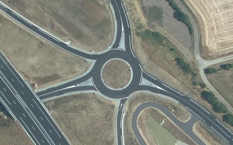 Vue aérienne du Rond-point anonyme n°125313795