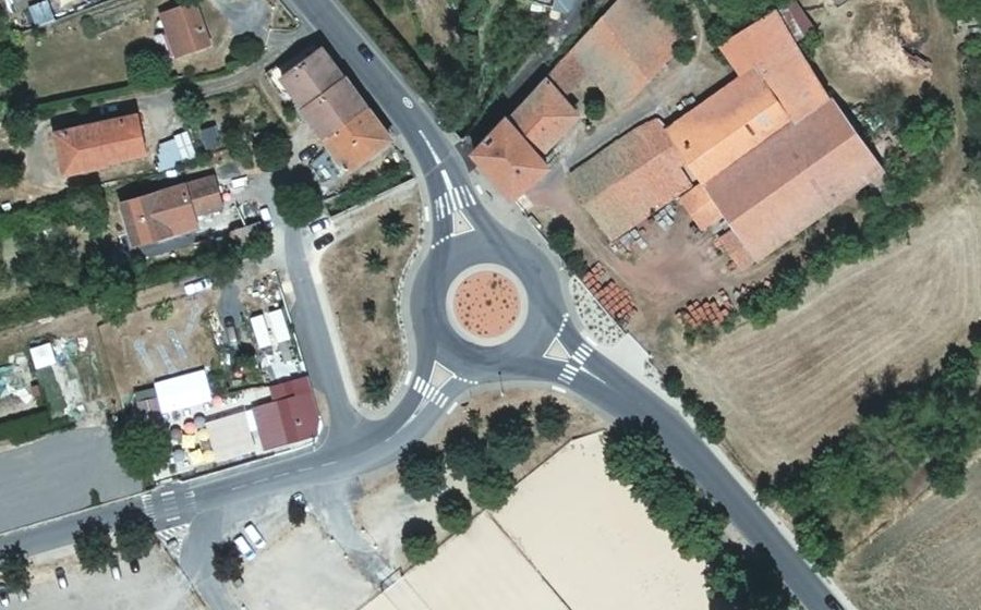 Vue aérienne du Rond-point anonyme n°125332707