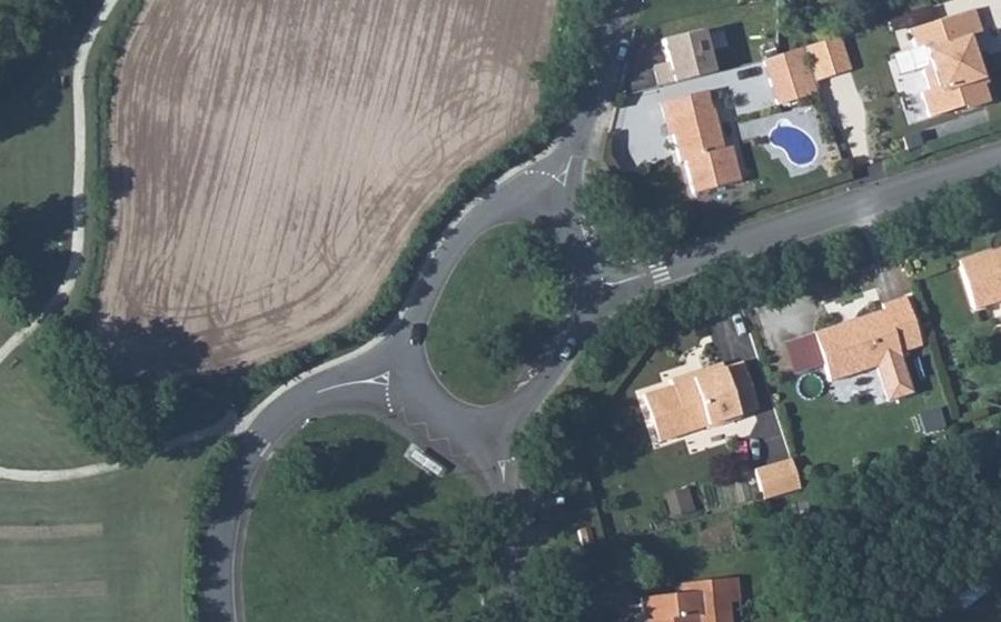 Vue aérienne du Rond-point anonyme n°1253330891