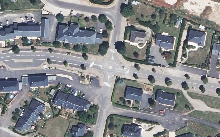 Vue aérienne du Rond-point anonyme n°125347801