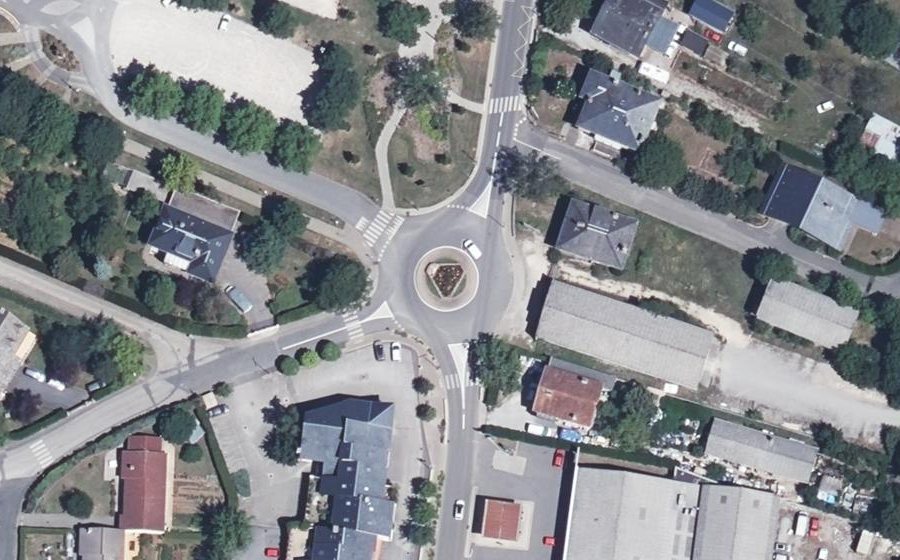 Vue aérienne du Rond-point anonyme n°125356463