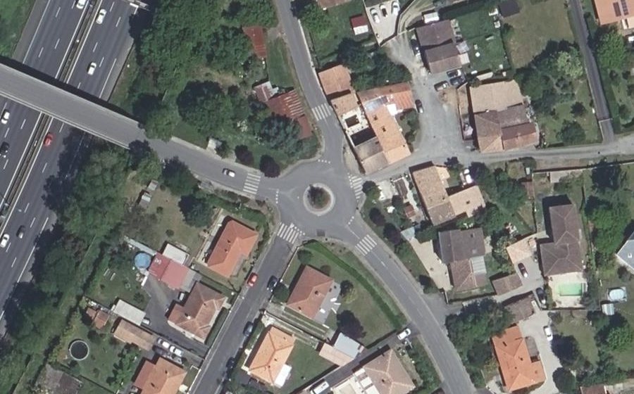 Vue aérienne du Rond-point anonyme n°1253892064