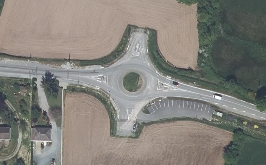 Vue aérienne du Rond-point anonyme n°125404340