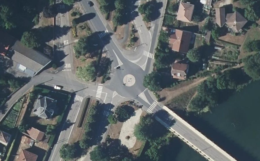 Vue aérienne du Rond-point anonyme n°125407060