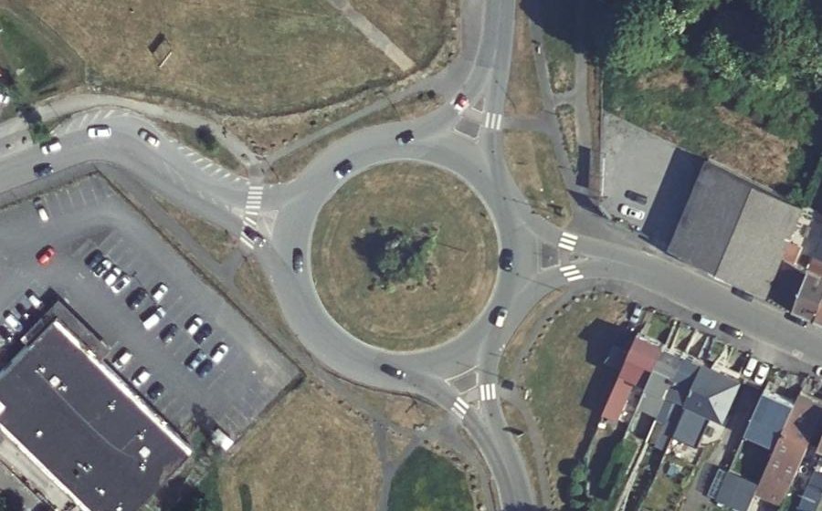 Vue aérienne du Rond-point anonyme n°1254126415