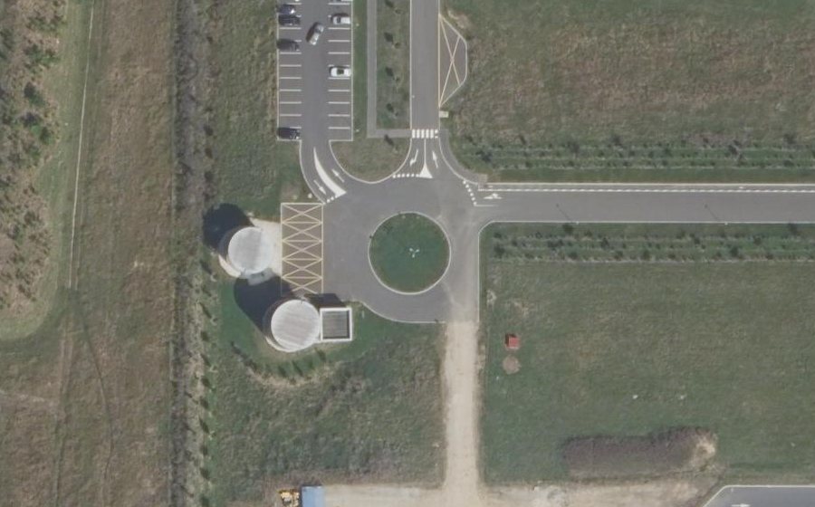Vue aérienne du Rond-point anonyme n°1254334001