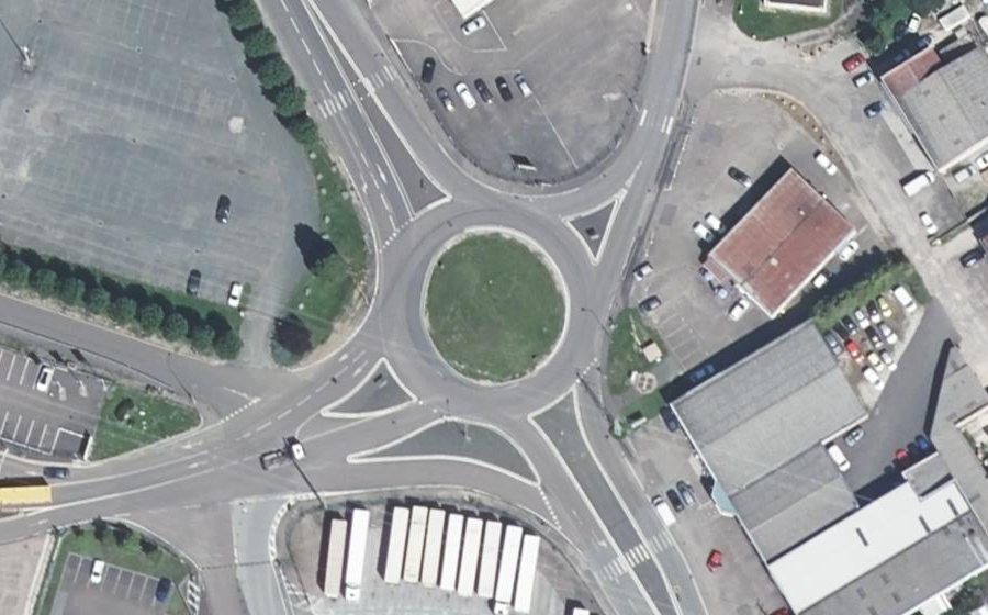 Vue aérienne du Rond-point anonyme n°125454513