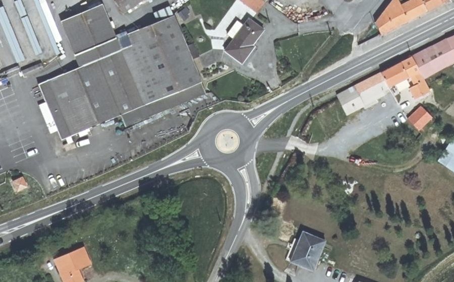 Vue aérienne du Rond-point anonyme n°1254586890