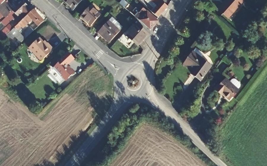Vue aérienne du Rond-point anonyme n°1254902447